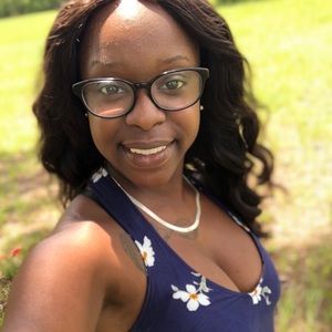 Meet your Posher, Brittney